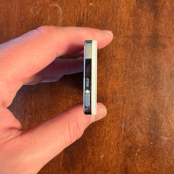 iPod Nano (1st Generation) 2GB - White - Picture 5 of 8